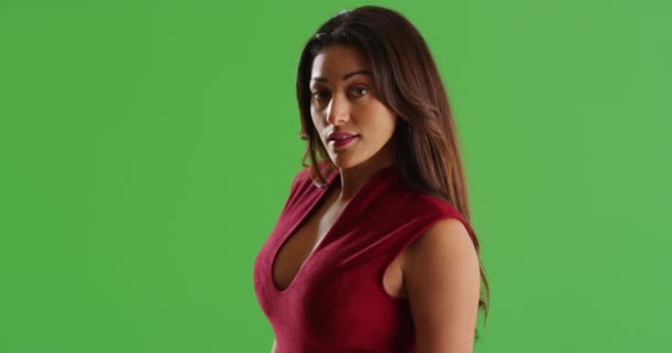 Retrato Mulher Latina Sensual Batom Vermelho Vestido Olhando Para Câmera — Vídeo de Stock