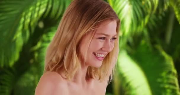 Krásná Zblízka Roztomilé Mladé Ženy Usmívající Venku Přírodě Krásný Portrét — Stock video