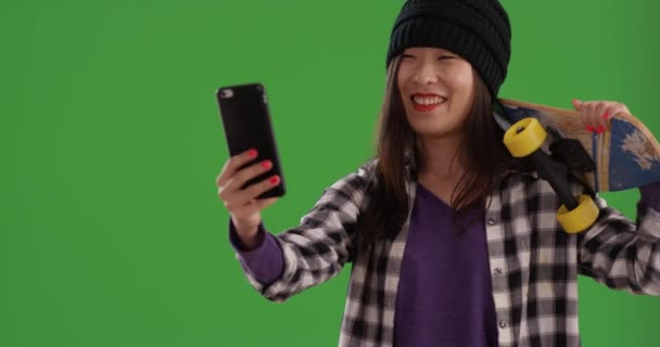 Gros Plan Une Patineuse Heureuse Qui Prend Des Selfies Avec — Video