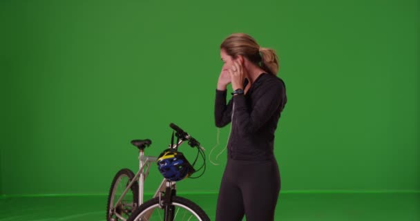 선수인 여성은 화면에 자전거타러 합니다 화면에 대거나 합성하려면 — 비디오