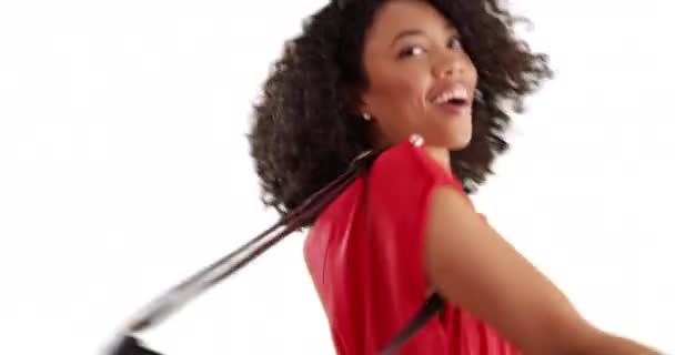 Retrato Una Hermosa Mujer Afroamericana Con Sonrisa Radiante Girando Sobre — Vídeos de Stock