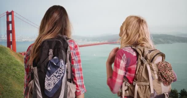 Randonnée Dos Femmes Blanches San Francisco Profitant Vue Sur Golden — Video