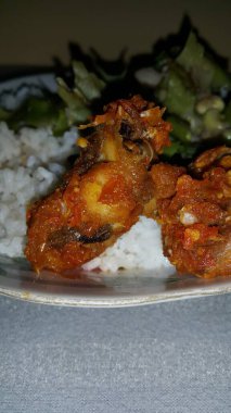 Tavuklu pilav çok lezzetlidir. Basit yemek..