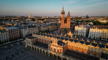 Krakow, Polonya - Ana Meydan Fotoğrafı, Rynek Gwny, Bazylika Mariacka, Sukiennice