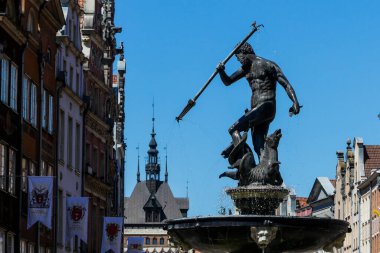 Gdansk, Polonya. Neptune Çeşmesi 'nin fotoğrafı Gdansk' taki Long Market 'te.