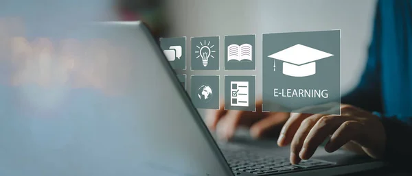 Çevrimiçi eğitim kavramı. Adam internette kişisel gelişim ve mesleki nitelikler için Online eğitim ve e-öğrenim webinar kullanıyor. Yeni beceriler geliştirmek için dijital kurslar.
