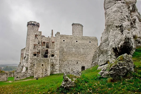 14Th Century Medieval Polish Castle Ogrodzieniec Polish Jura Poland Royaltyfria Stockfoton