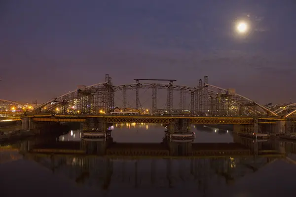 Φεγγαρόφωτο Νυχτερινό Τοπίο Νυχτερινά Φώτα Της Γέφυρας Πάνω Από Βιστούλα — Φωτογραφία Αρχείου