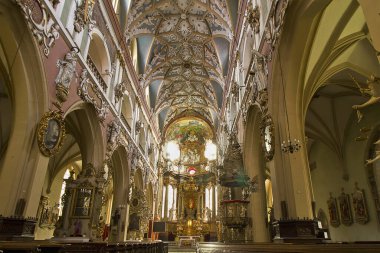 Klodzko, Polonya - 8 Eylül 2022 'de Polonya' nın başkenti Klodzko 'da Katolik Kutsal Bakire Meryem' in Varsayımı Kilisesi