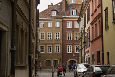 Varşova, Polonya - 24 Temmuz: Şehir merkezindeki tarihi mimari 24 Temmuz 2022 Varşova, Polonya