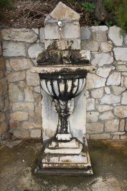 Adriyatik Denizi 'nin taşlı kıyıları. Deniz Kıyısı Manzarası.