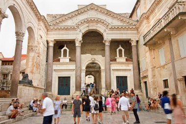 Bölünme; Hırvatistan - 8 Eylül: Hırvatistan 'ın Split kentindeki Diocletian Sarayı. Hırvatistan 'ın Split kentindeki Dalmaçya Sarayı 8, 2023