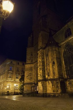 Polonya, Klodzko 'daki Kutsal Bakire Meryem' in Varsayımı Kilisesi. Gece Kasabası