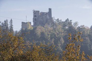 Slovakya 'daki Likava antik kalesinin kalıntıları. 