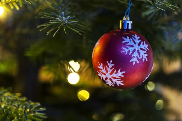 Noel ağacında Noel süslemeleri.