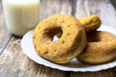 Cinnamon donut filled with apricot jam.