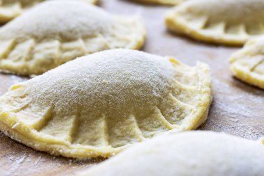 Doldurulmuş reçelli turtalar hazır..