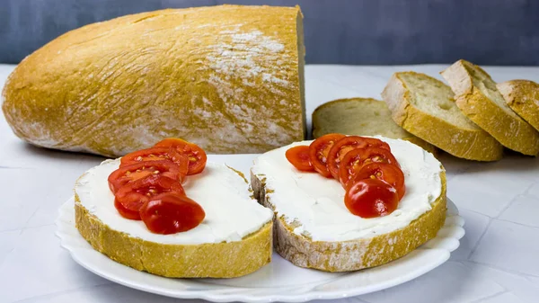 Homemade Spread Fresh Crusty Bread Tomatoes — Stock Photo, Image