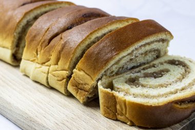 Ceviz dolgulu ekşi kek.