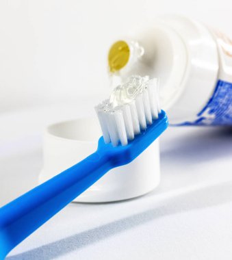 Diş macunu ve diş fırçası, diş sağlığı için..