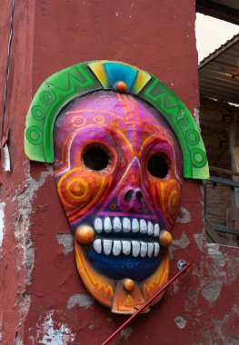 Guanajuato Meksika 'daki Meksika hediyelik eşya dükkanının Calavera Kafatası süslemesi..