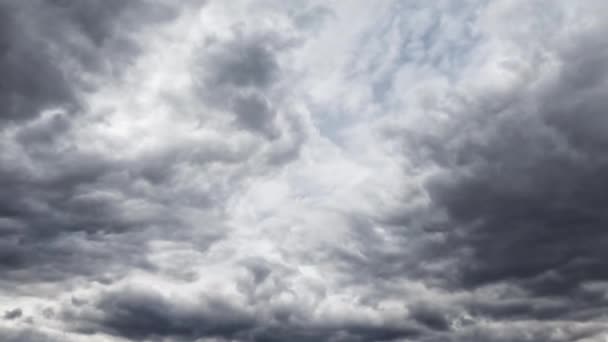 Mooie Lucht Donkere Wolken Zweven — Stockvideo