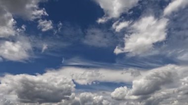Bulutlu gökyüzü güzel arkaplan.