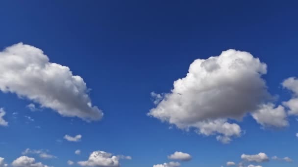 Norii Plutesc Cerul Albastru — Videoclip de stoc