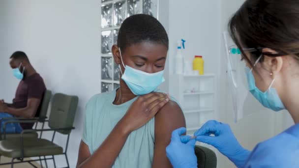 Unrecognizable Female Nurse Protective Uniform Latex Gloves Vaccinates Puts Band — 비디오