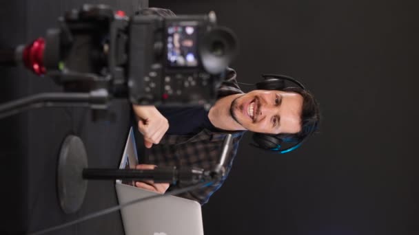 Happy Young Man Headphones Talking Camera Recording Video Tutorial Vlog — Stock video