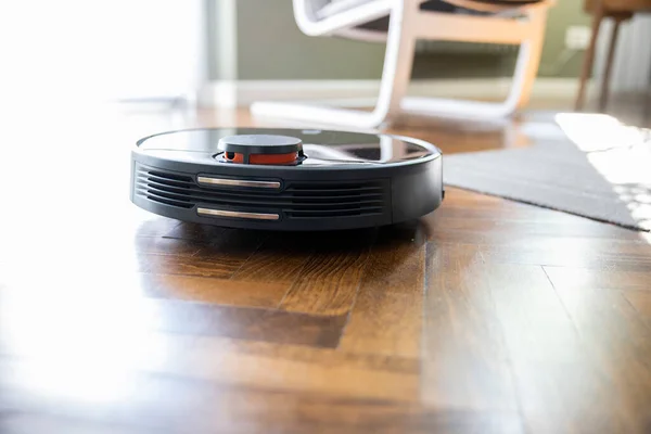 Robot Vacuum Cleaner Parquet Floor Cleaning Living Room Home — Stock Photo, Image