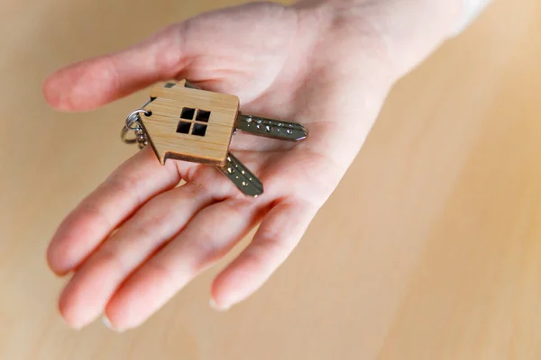 Woman Hand Holding Keys Her New House — Stock Photo, Image