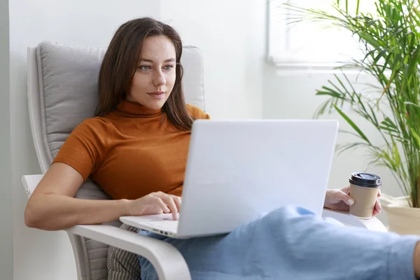 Young Woman Using Laptop Computer Home Home Work Online Shopping — Stock Photo, Image