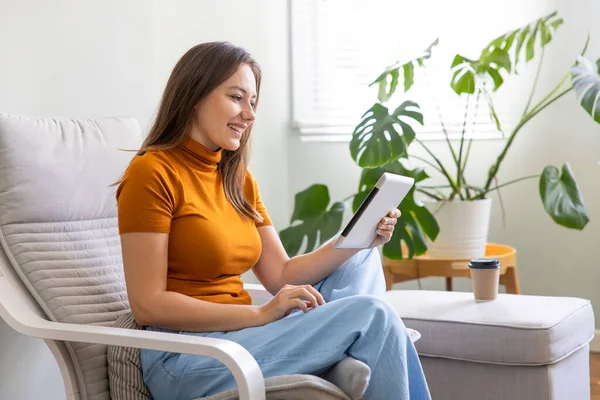 Young Woman Using Digital Tablet Computer Home Home Work Online — Stock Photo, Image