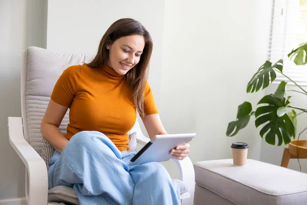 Young Woman Using Digital Tablet Computer Home Home Work Online — Stock Photo, Image