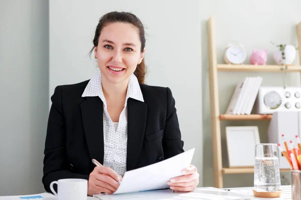 Young Business Woman Write Documents Posing Looking Camer — Stock Photo, Image