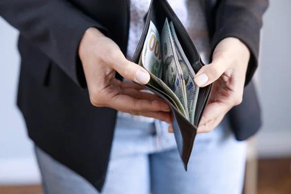 Close Shot Business Woman Hands Wallet Hundred Dollar Bills — Stock Photo, Image