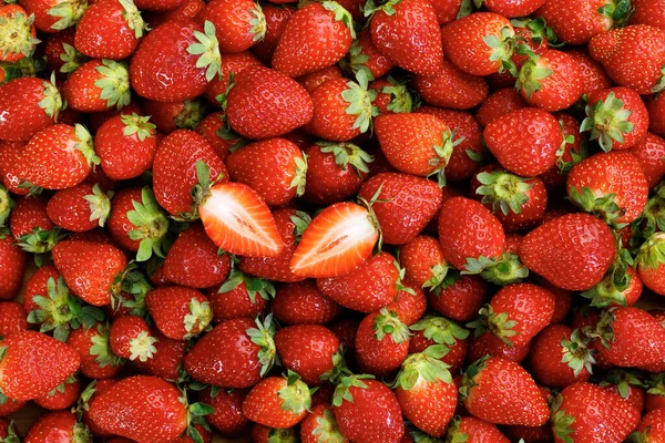 음식의 개념을 나타내는 배경으로 신선한 딸기의 — 스톡 사진