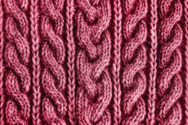 Kırmızı renkli macenta örülmüş doku. El yapımı örgü. Dokulu arka plan. 2023 Yılı Rengi