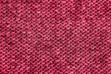 Kırmızı renkli morumsu kumaş. El yapımı örgü, ters dikiş. 2023 yılının rengi belirlendi. Arkaplan