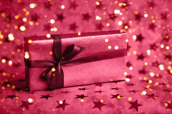 Gift Present Box Decorated Red Bow Star Background Color Year — Stock Photo, Image