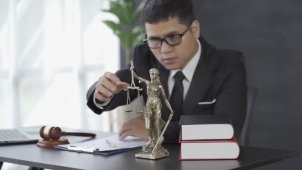 Asian Male Lawyer Working Hammer Laptop Goddess Justice Law Office — Stock Video