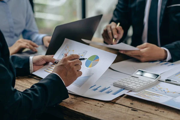 Business Team Discuss Work Analysis Graph Data Market Growth Report — Stock Photo, Image