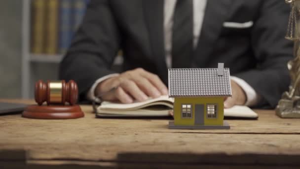 House Auction Idea Businessman Holding Hammer House Next Close Lawyer — Stock Video