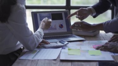 Finansal muhasebe planlama konsepti, iş adamlarıyla tanışıp iş yatırımlarındaki finansal tabloları analiz etmek. Ve şirketin piyasa büyüme stratejisini tartışacağız. 4k