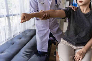 Travmatik kas rehabilitasyonu, spor fizyoterapisi, iyileşme konsepti..