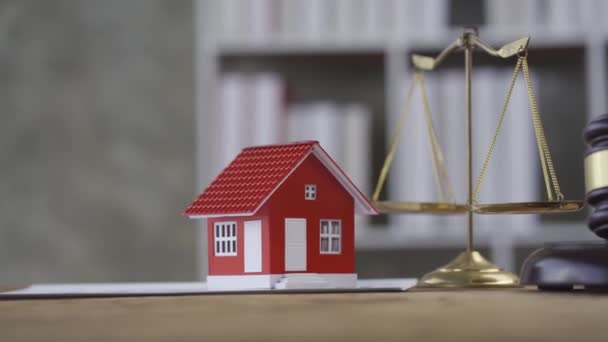 Legální Aukce Soudce Buší Luxusních Domů Koncept Vlastníkaadvokátní Aukce Nemovitostí — Stock video