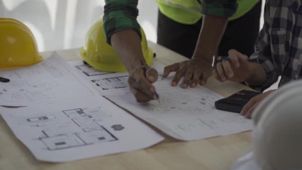 Team Professional Engineers Vests Helmets Brainstorming Plans Building House Construction — Video Stock