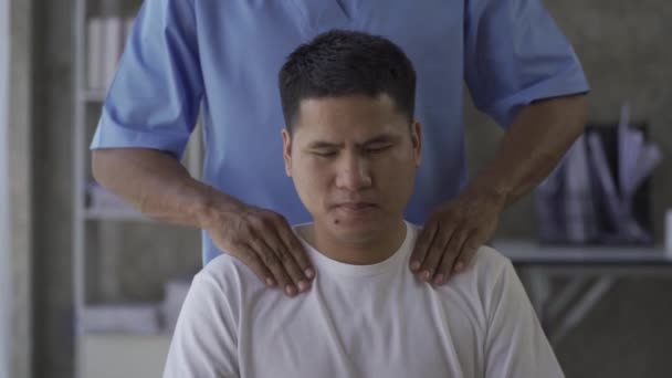Physiotherapy Program Help Doctor Rehabilitation Medical Trauma Clinic Health Care — Stockvideo