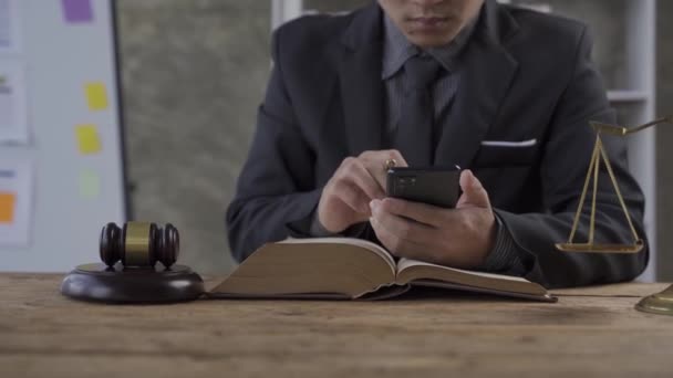 Online Counseling Concept Lawyer Using Smartphone Consult Office — Video